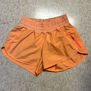 Lululemon track that shorts